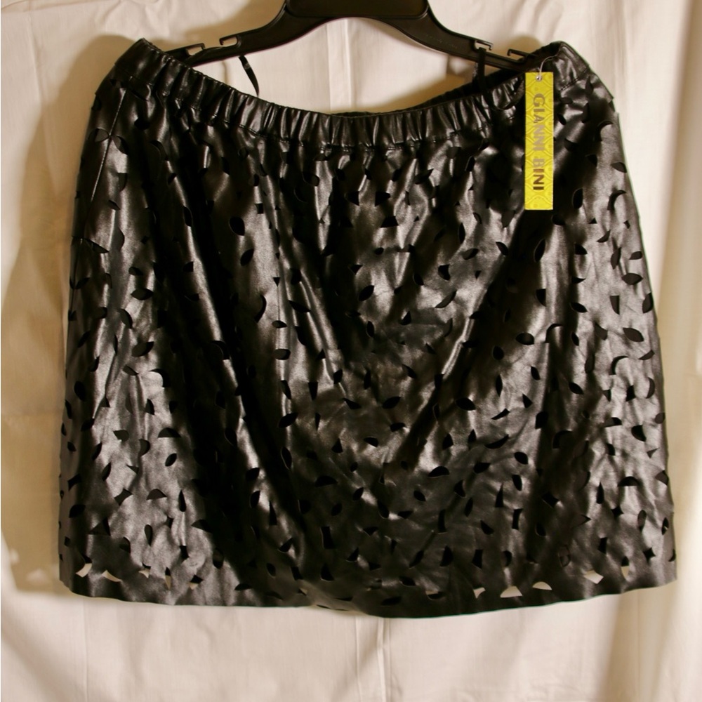 Gianni Bini Black Textured Mini Skirt